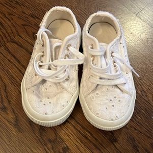 SuperValu eyelet sneaker